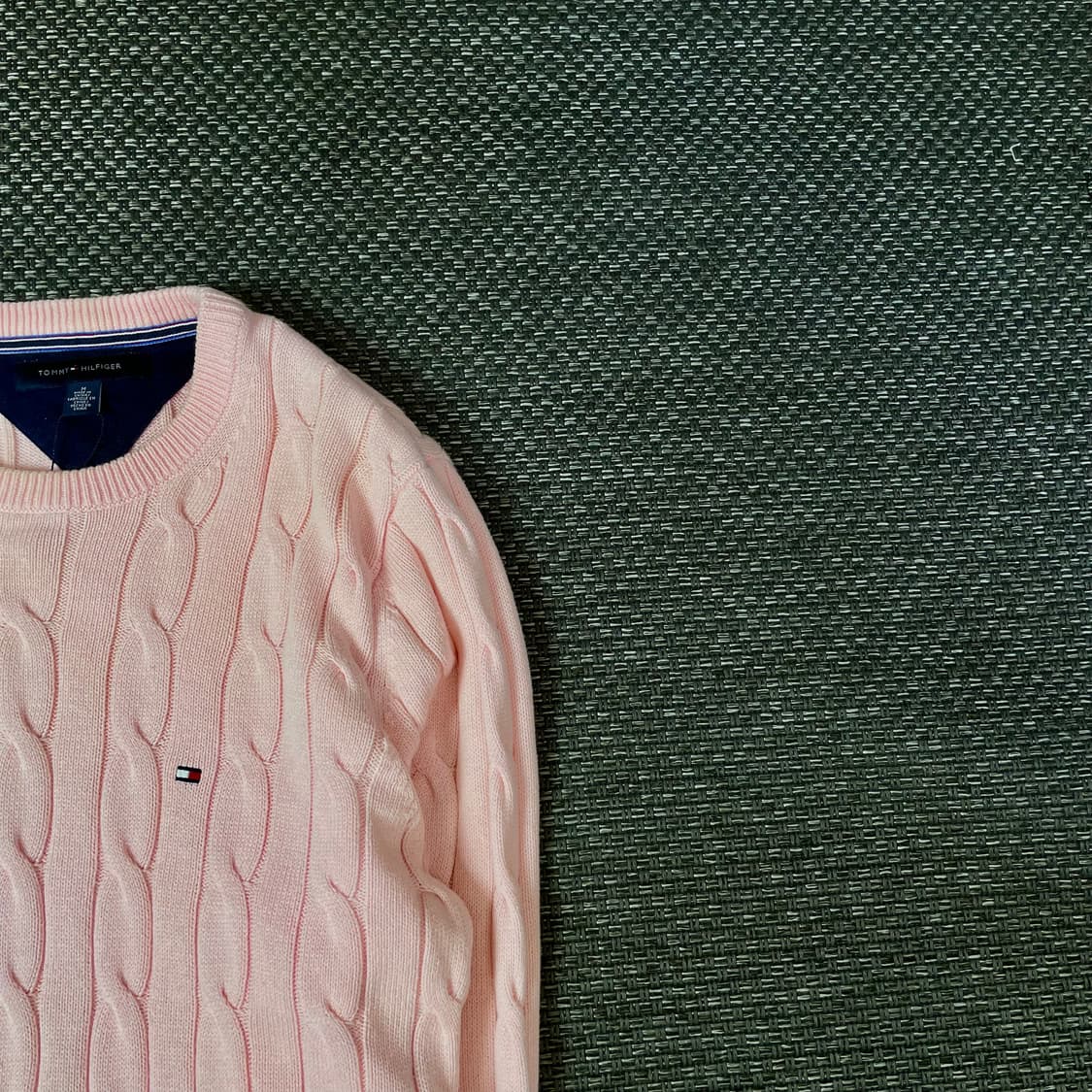 타미힐피거 자수로고 연핑크 꽈배기 긴팔 니트 M 상품이미지3