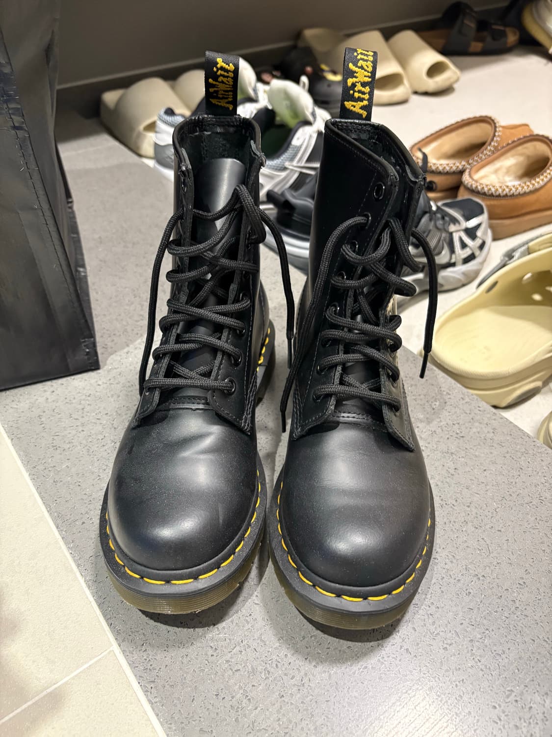 닥터마틴 1460W 우먼스 8홀 블랙 R11821006 상품이미지1