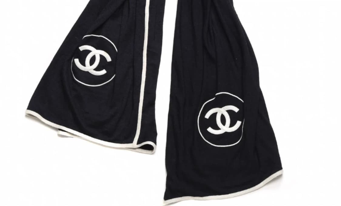 샤넬 블랙 & 화이트로고 제니 스카프 상품이미지5