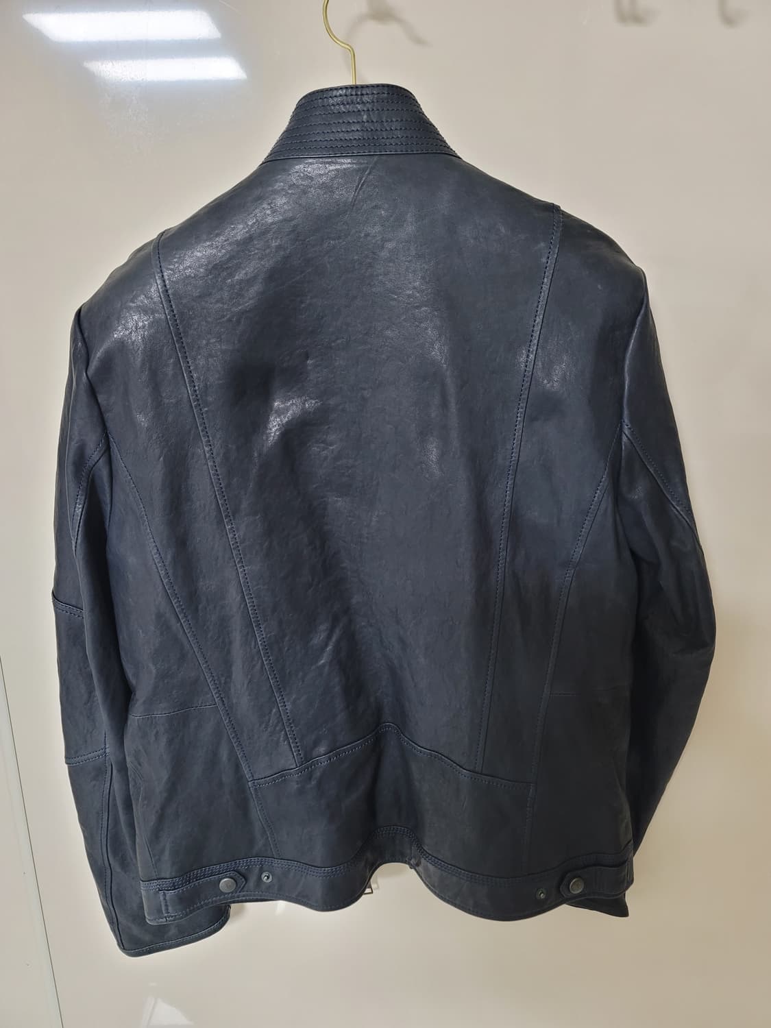 시리즈 양가죽자켓 짙은남색 100정사이즈 상태굿

 상품이미지2