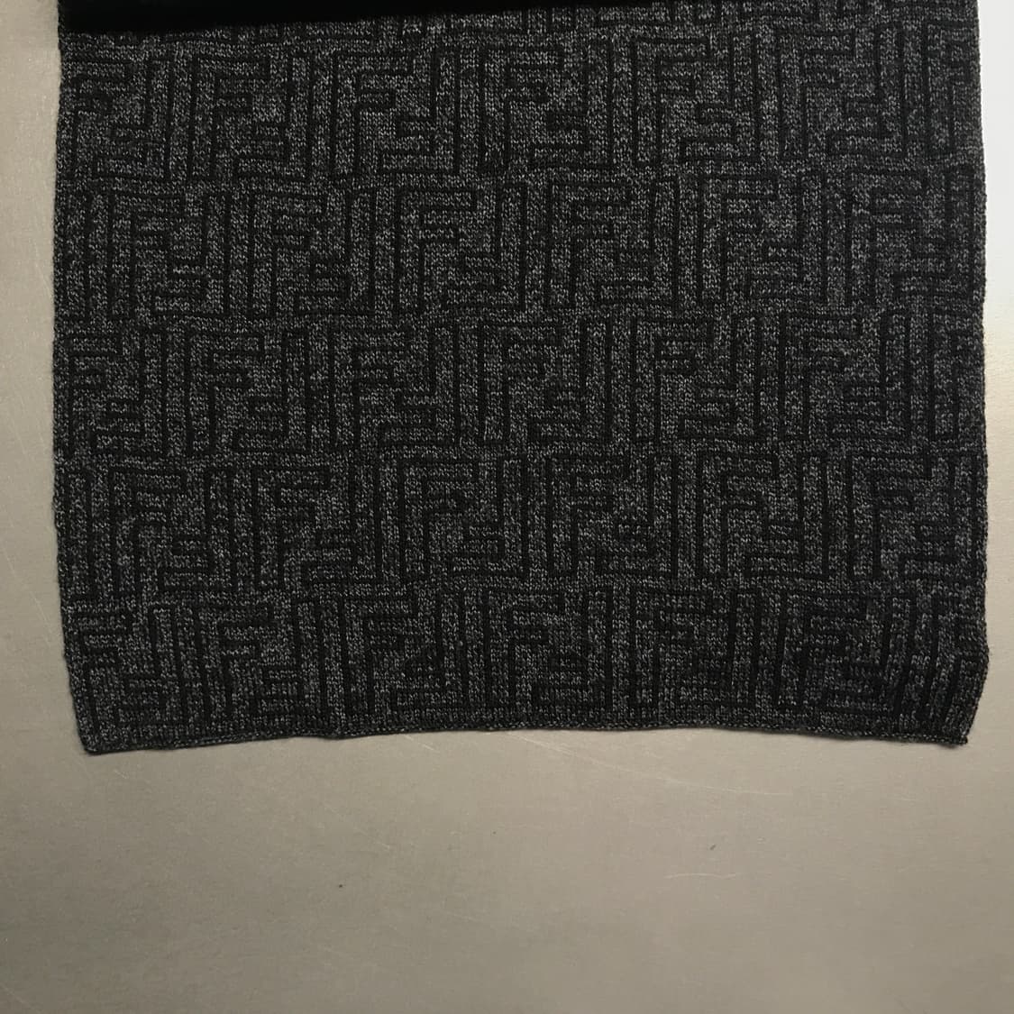 펜디 로고 머플러 블랙 상품이미지5