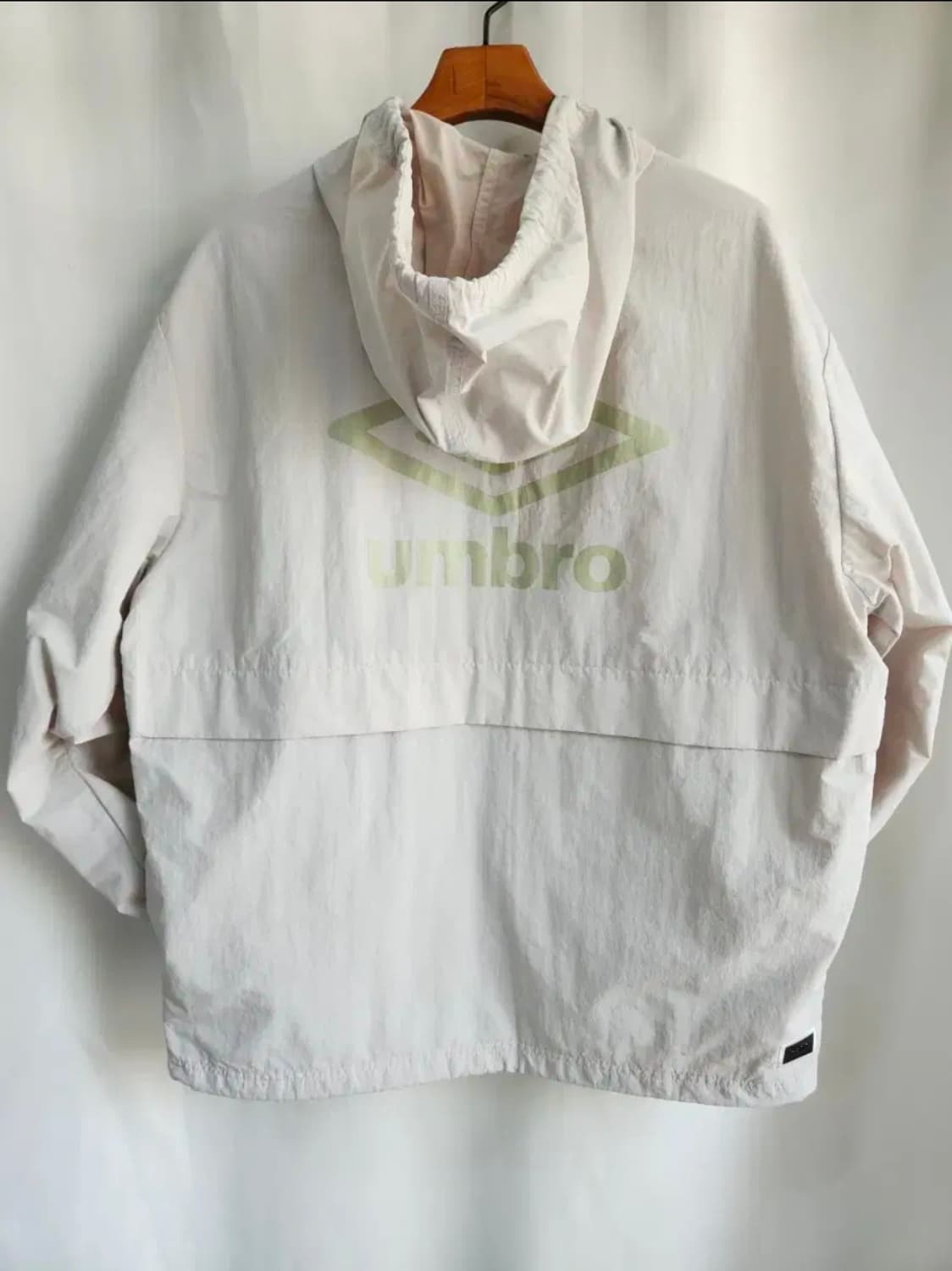 [엄브로] 후드 아노락 반집업 바람매이 메쉬 안감 클래식 스위트콘 상품이미지2