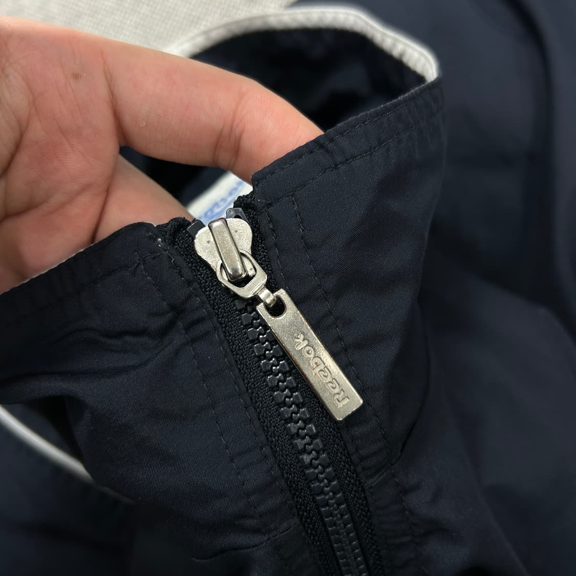 리복 올드스쿨 자수 빅로고 바람막이(100) 상품이미지4