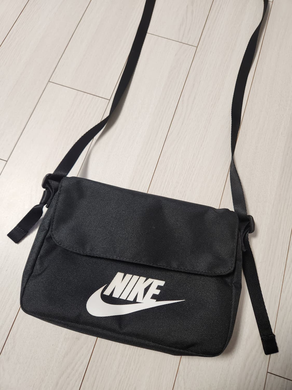 새상품급)나이키 NSW 퓨추라 365 크로스백

사이즈23x15x4

여 상품이미지1