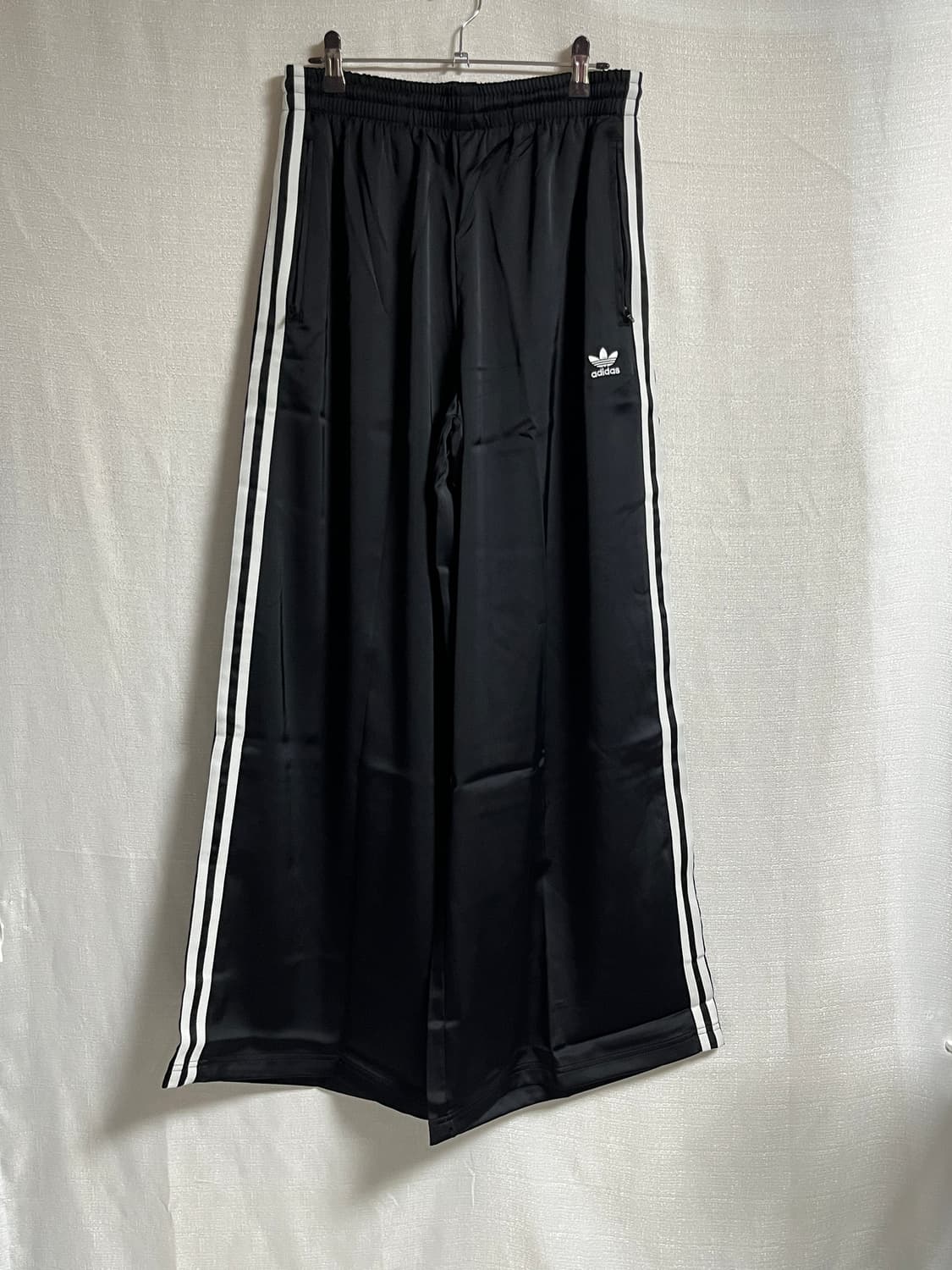 새상품 아디다스 새틴 와이드 레그 트랙팬츠 A40  상품이미지1
