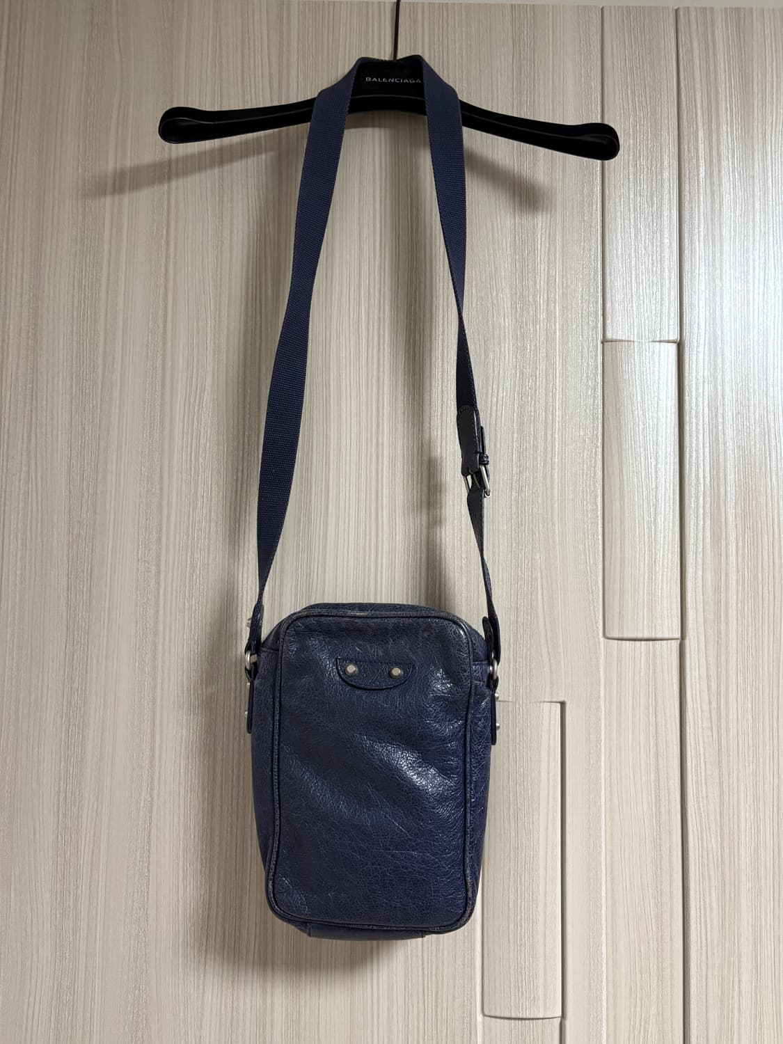 발렌시아가 모터 크로스백 상품이미지1