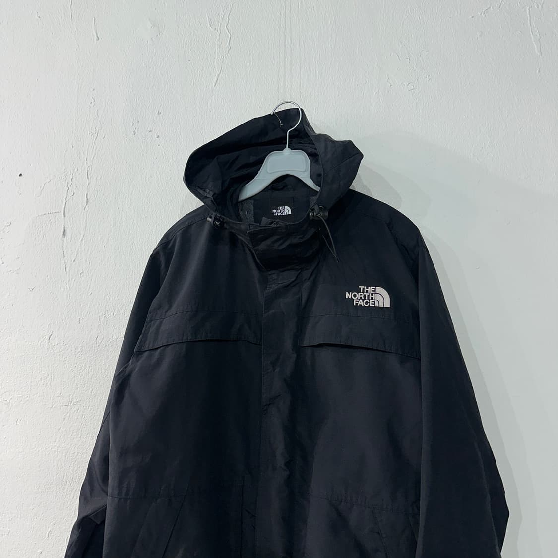 노스페이스 검흰 바람막이 S 상품이미지2