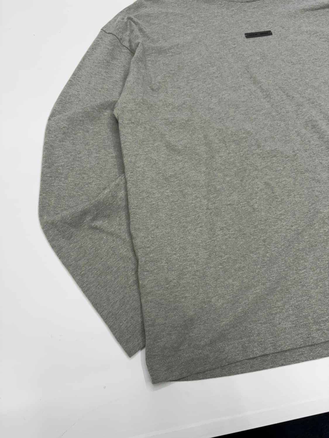 에센셜 오버핏 로고 롱슬리브 상품이미지3