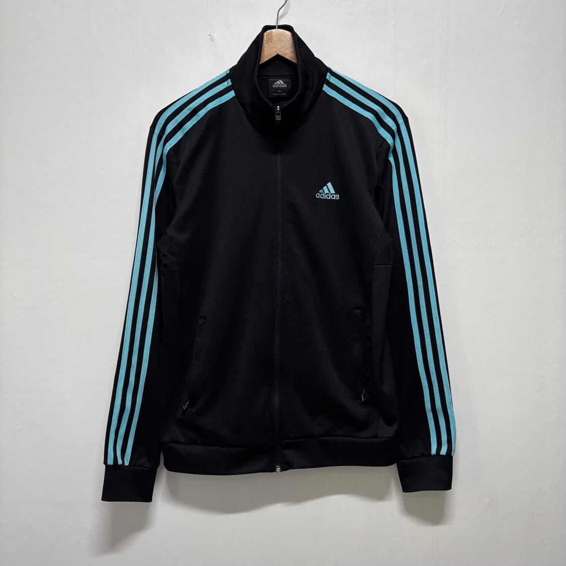 아디다스 블랙/스카이블루 삼선 트랙탑 상품이미지1