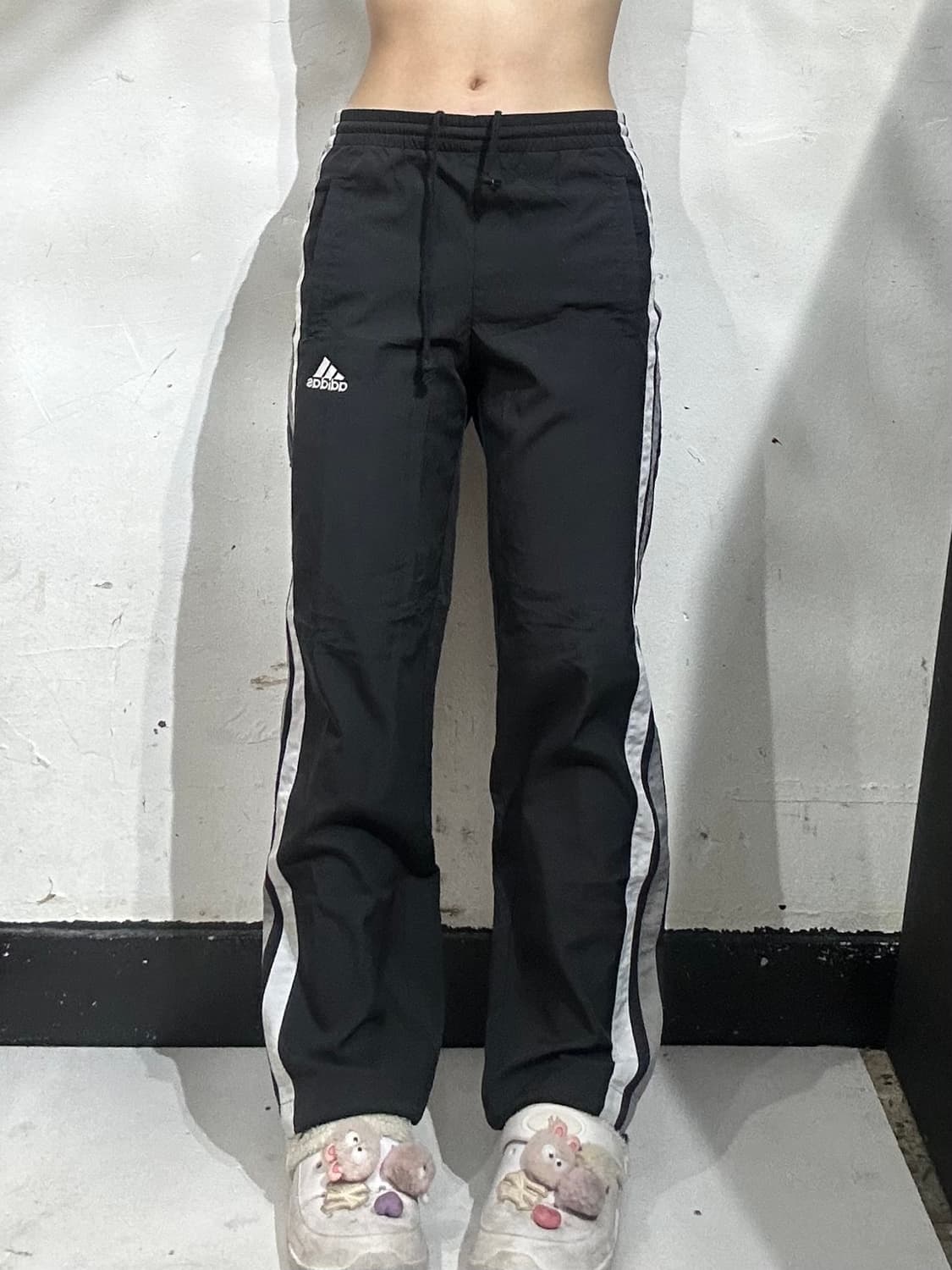 아디다스 블랙 와이드 그레이 삼선 트랙 팬츠 상품이미지2