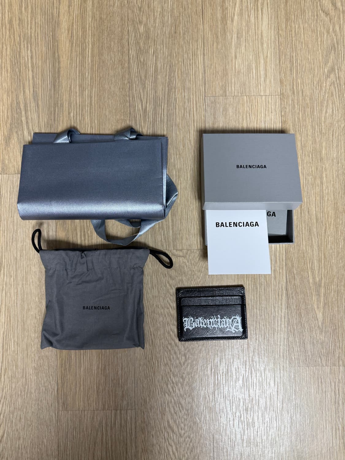 발렌시아가 DIY 메탈 로고 카드지갑 상품이미지1