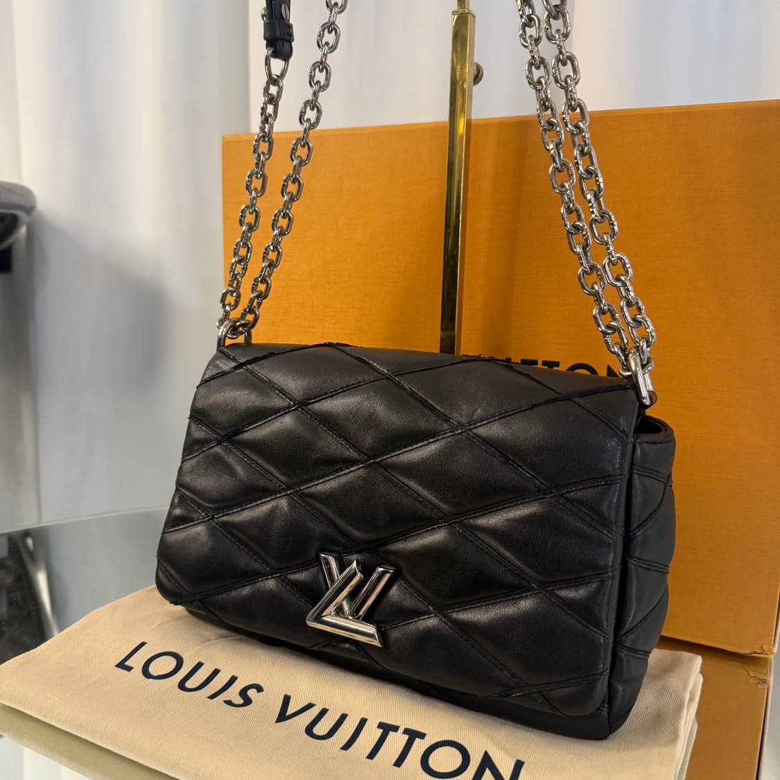 루이비통 말타쥬 트위스트 숄더백 크로스백 PM 상품이미지3