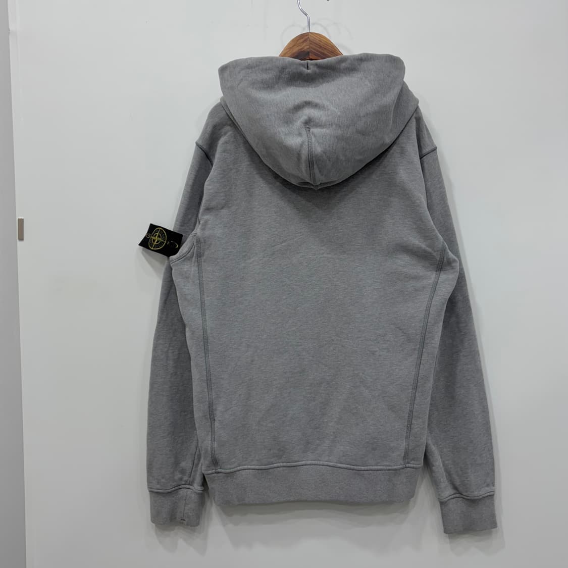 (M) Stone Island 와펜 패치 후드 스웨트셔츠 상품이미지4