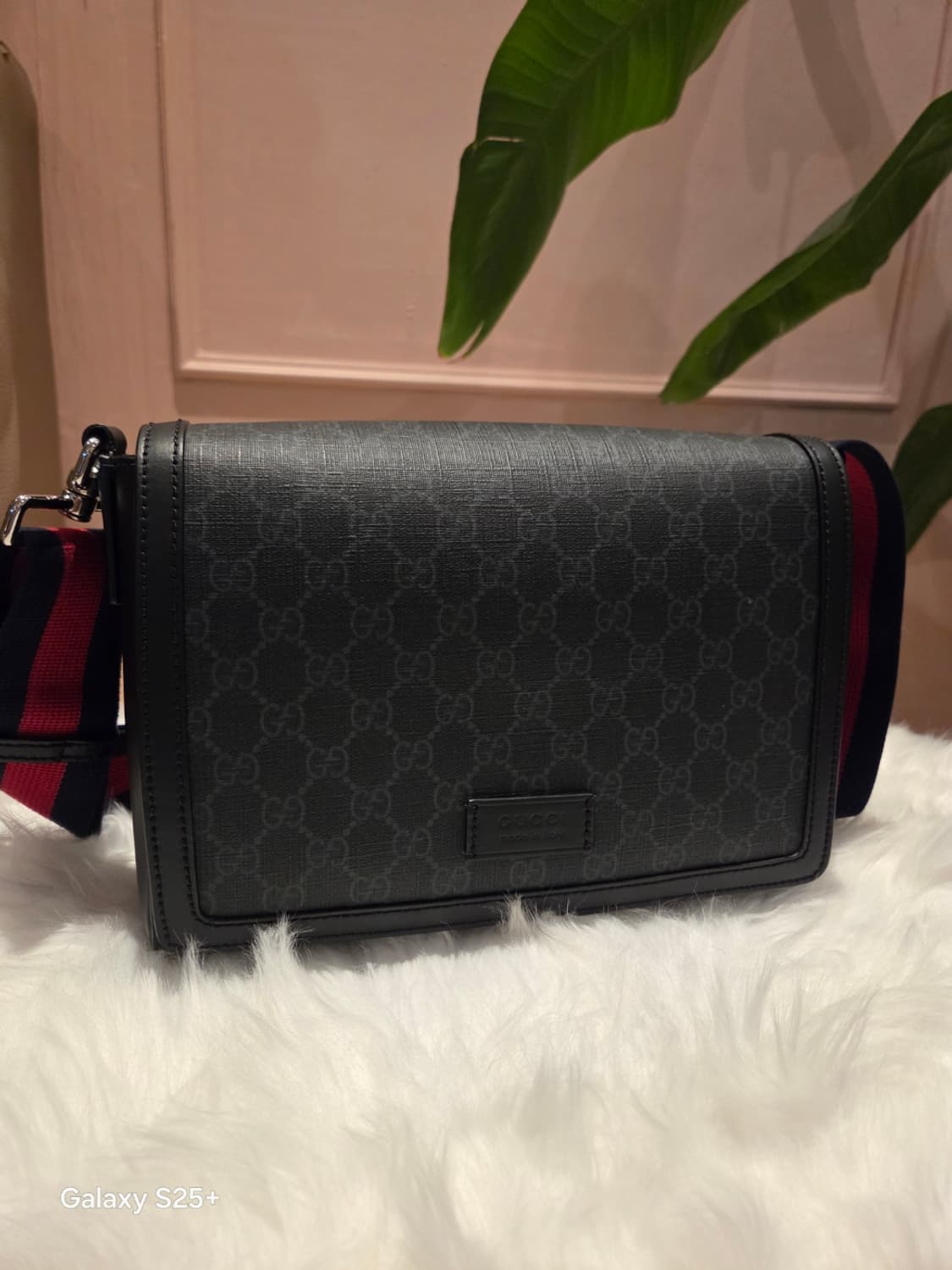 구찌 GG 크로스바디백 블랙 슈프림 새상품급 상품이미지2