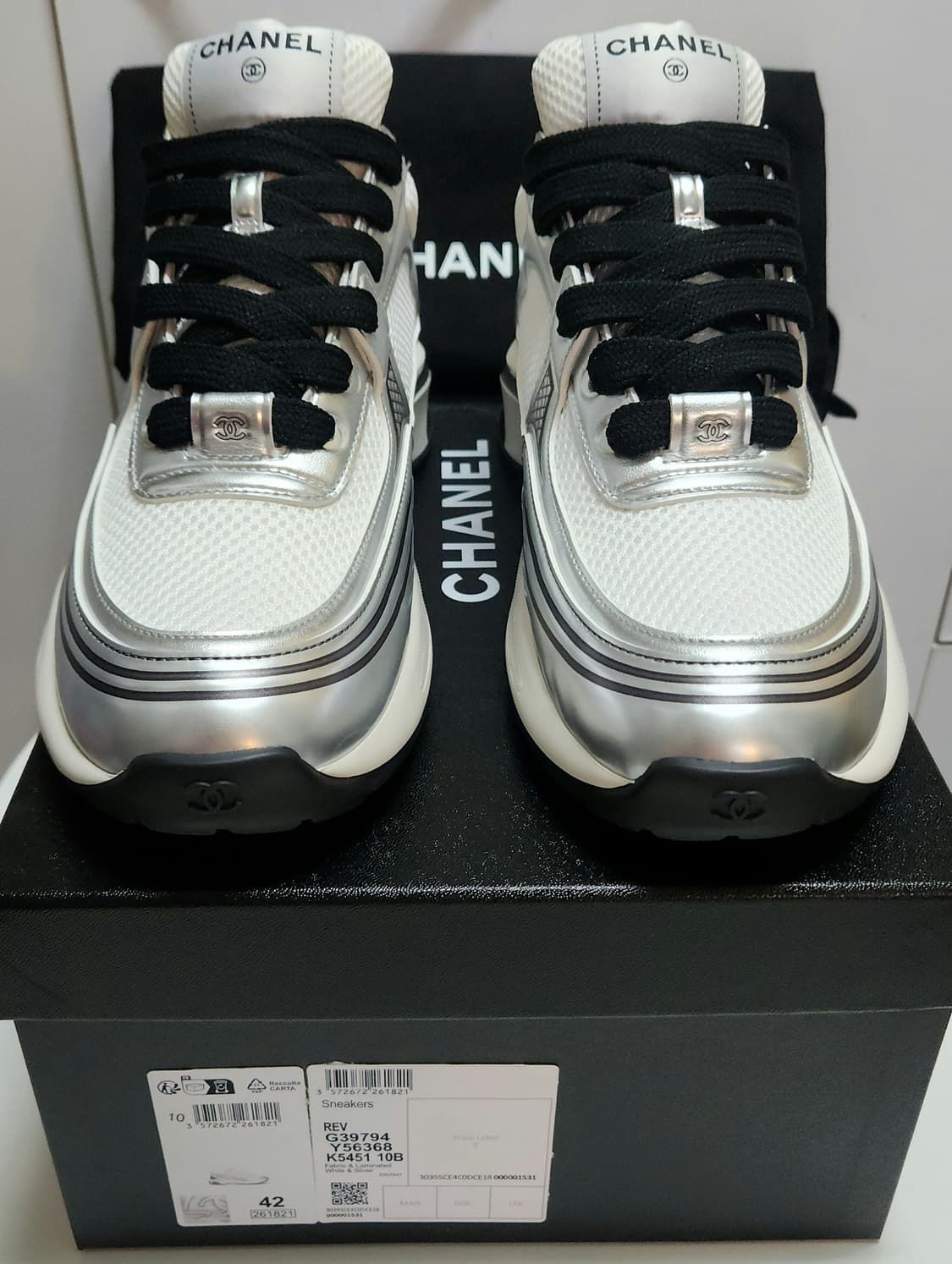 [정품 ] 샤넬 스니커즈 운동화 CC로고 샤식스 실버/블랙/화이트 42 상품이미지5