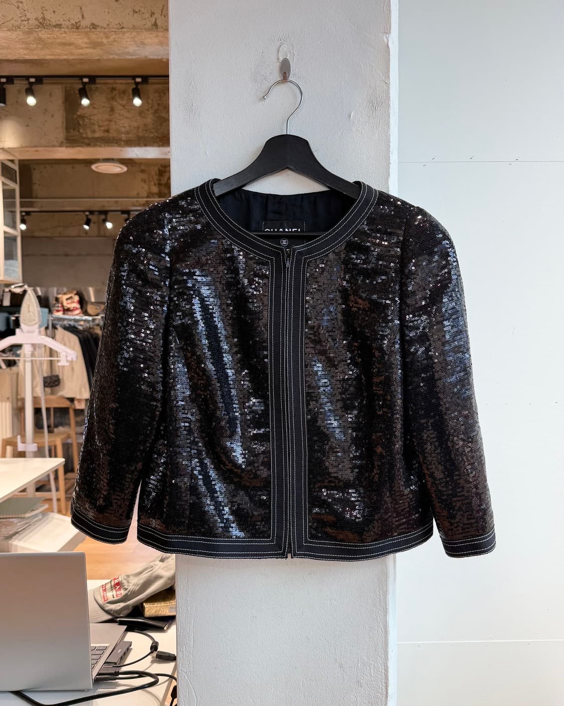 샤넬 블랙 스팽글 크롭 자켓  상품이미지2