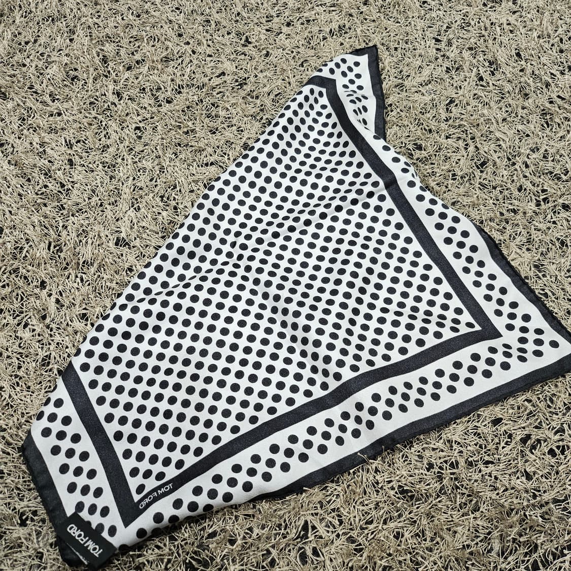 톰포드 폴카 실크 도트 스카프 상품이미지2