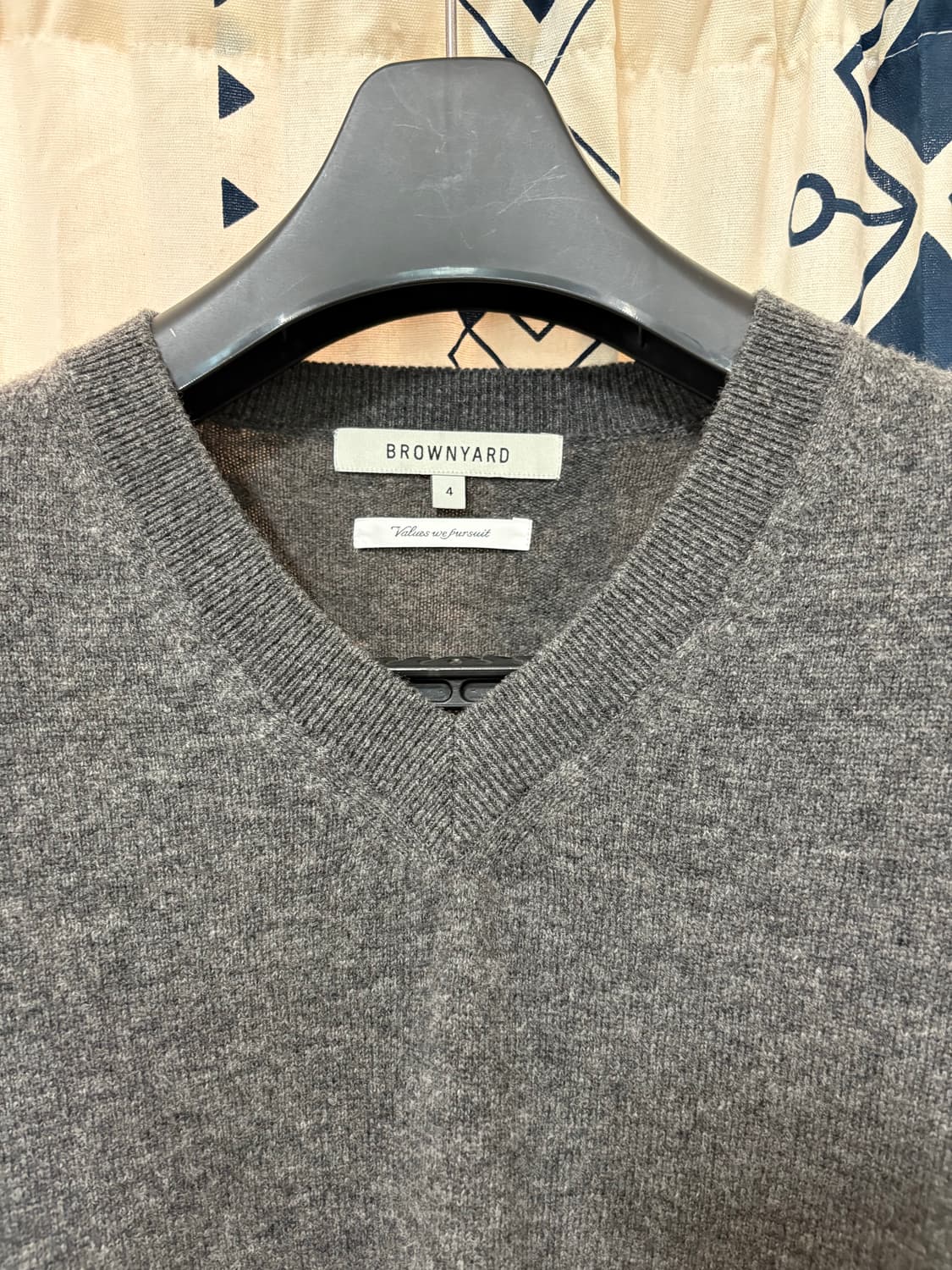 브라운야드 / 엑스트라 슈퍼 파인 브이넥 니트 차콜 상품이미지6