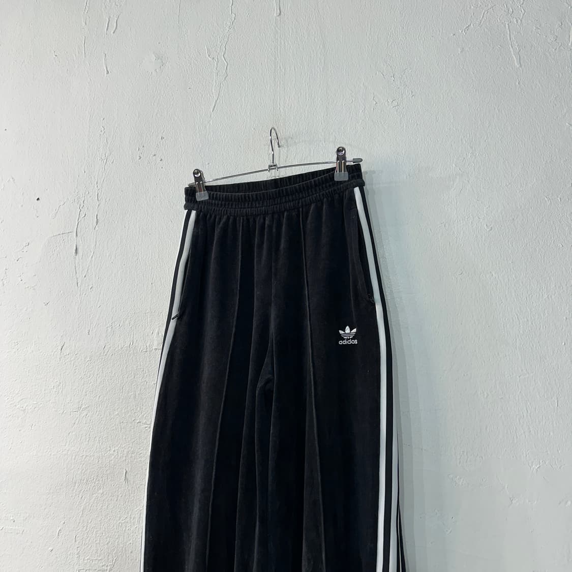 아디다스 벨벳 트레이닝바지 여성XS 상품이미지2