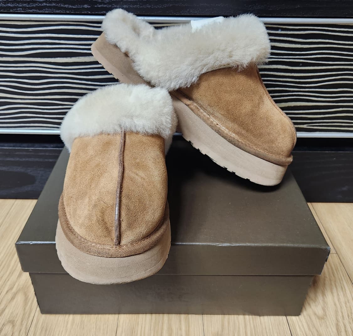 UGG 어그 디스케트 체스트넛 슬리퍼 (모델명:1122550-CHE) 상품이미지4