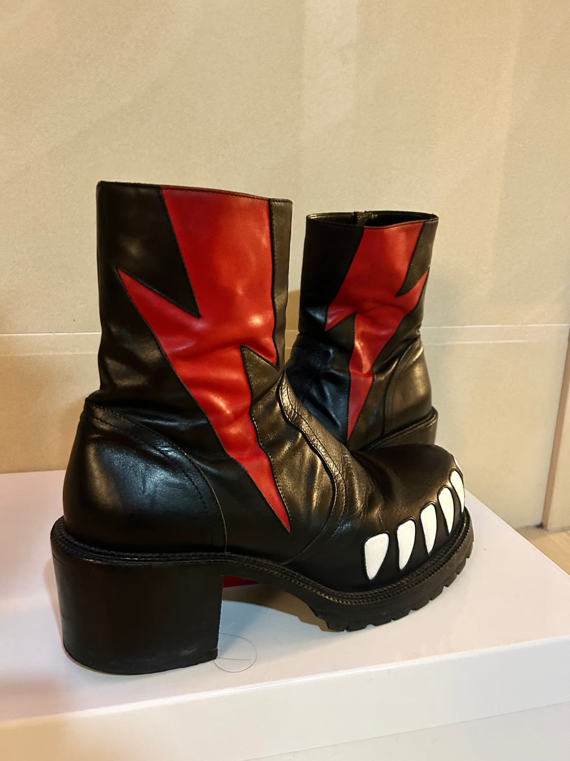 Hyper Glam Ankle leather Boots 상품이미지1