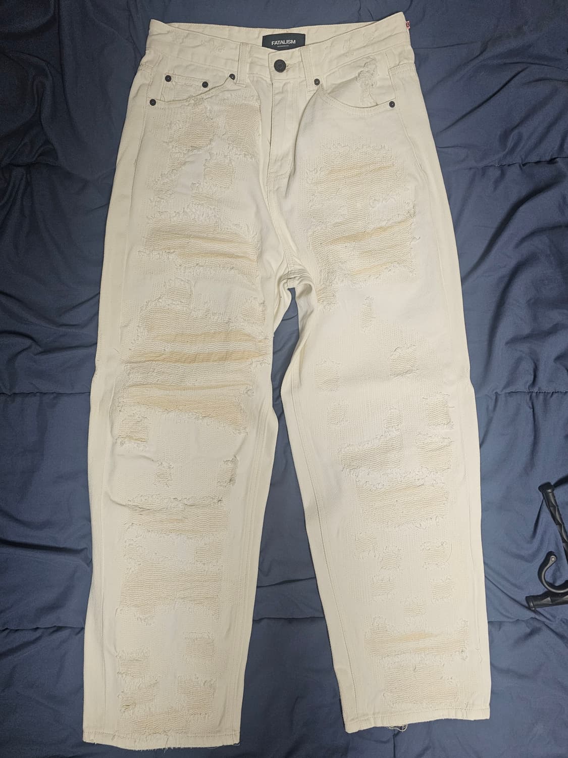 페이탈리즘 | 디스트로이드 스티치 데님 팬츠 | 크림 | 46사이즈 상품이미지1