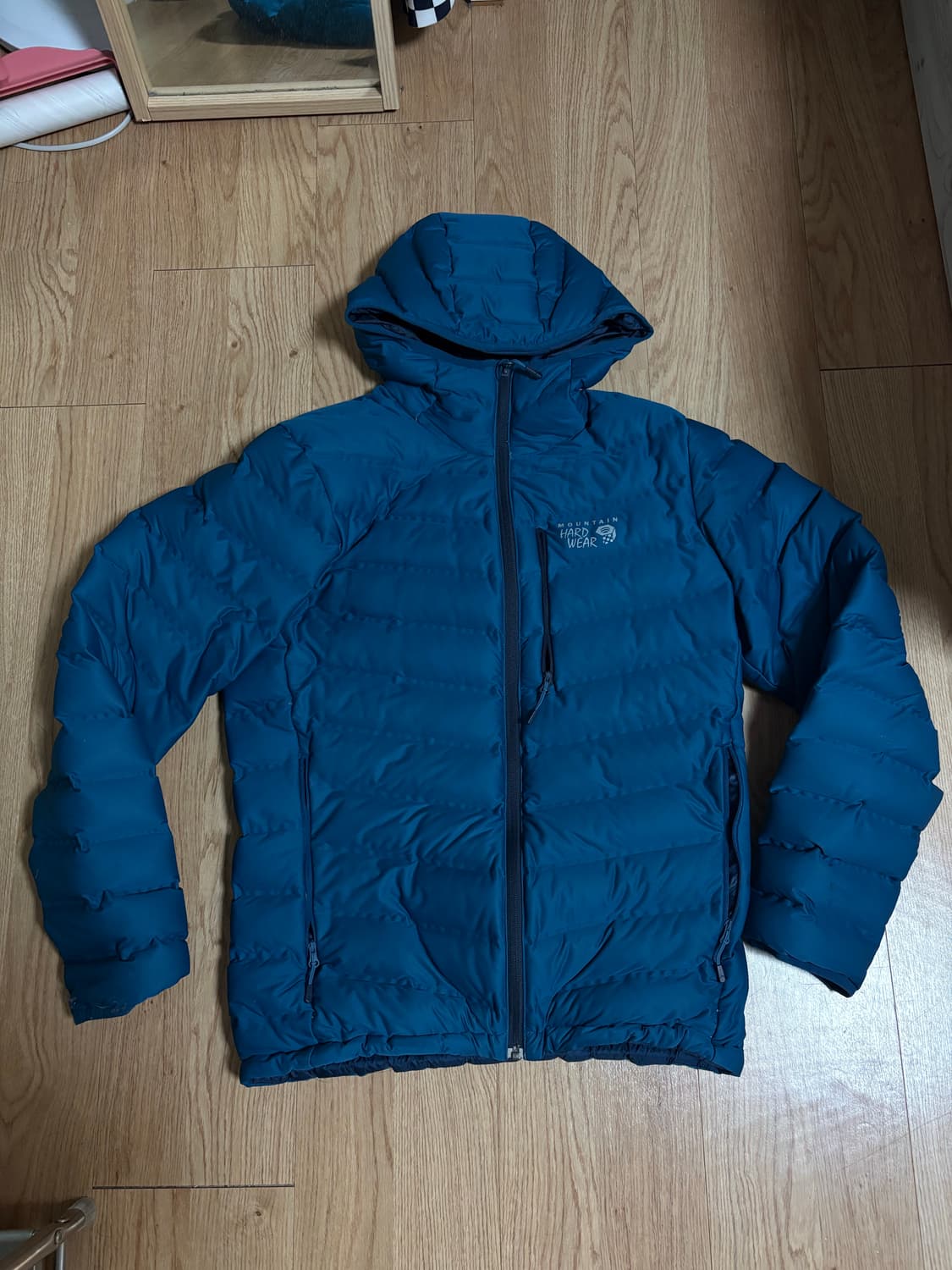 마운틴하드웨어 경량패딩 상품이미지1