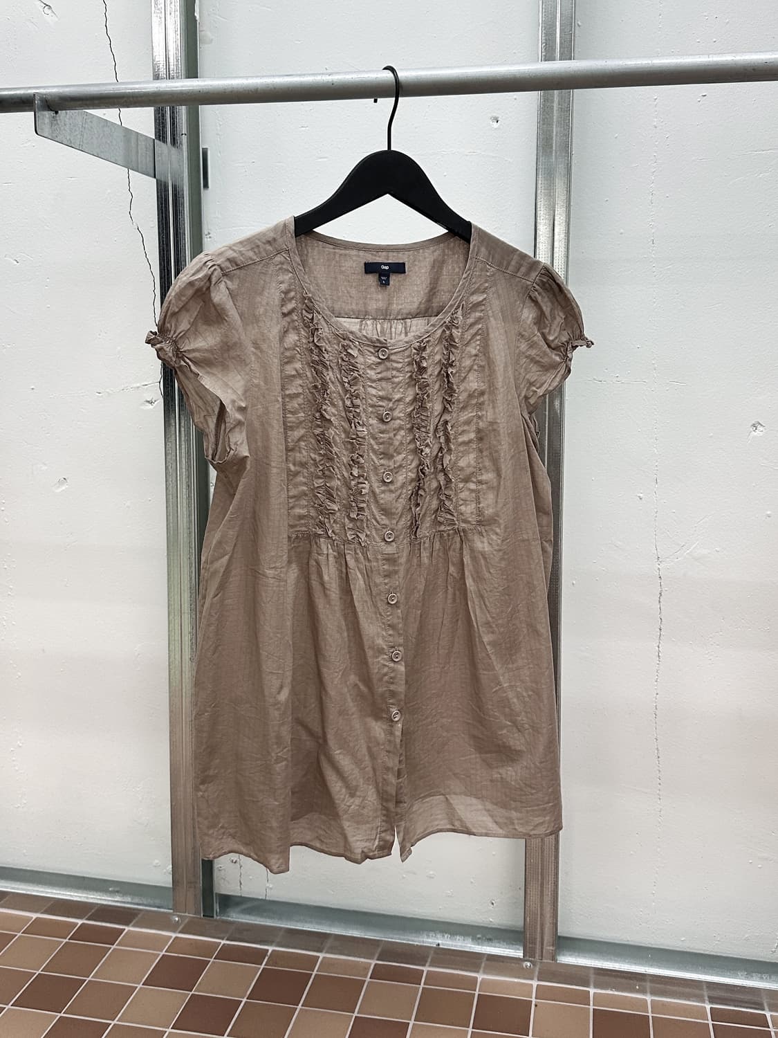 gap beige frill blouse 상품이미지1