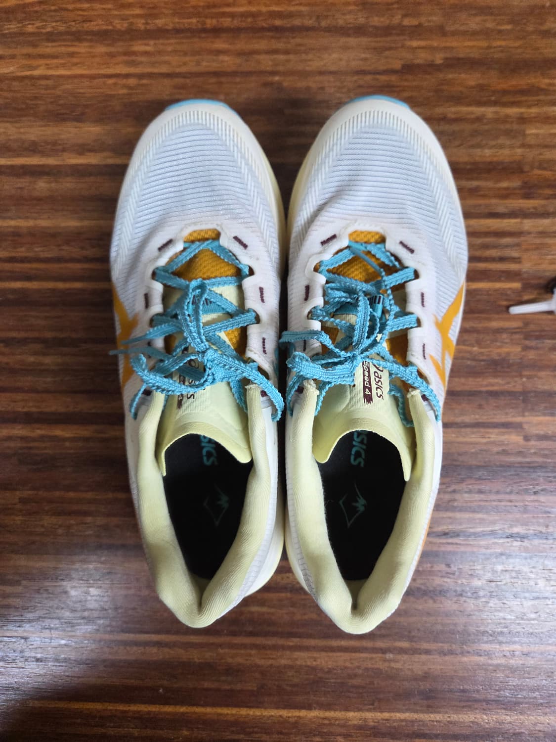 아식스 후지스피드 4 크림 샌드스톰 러닝화 255 상품이미지2