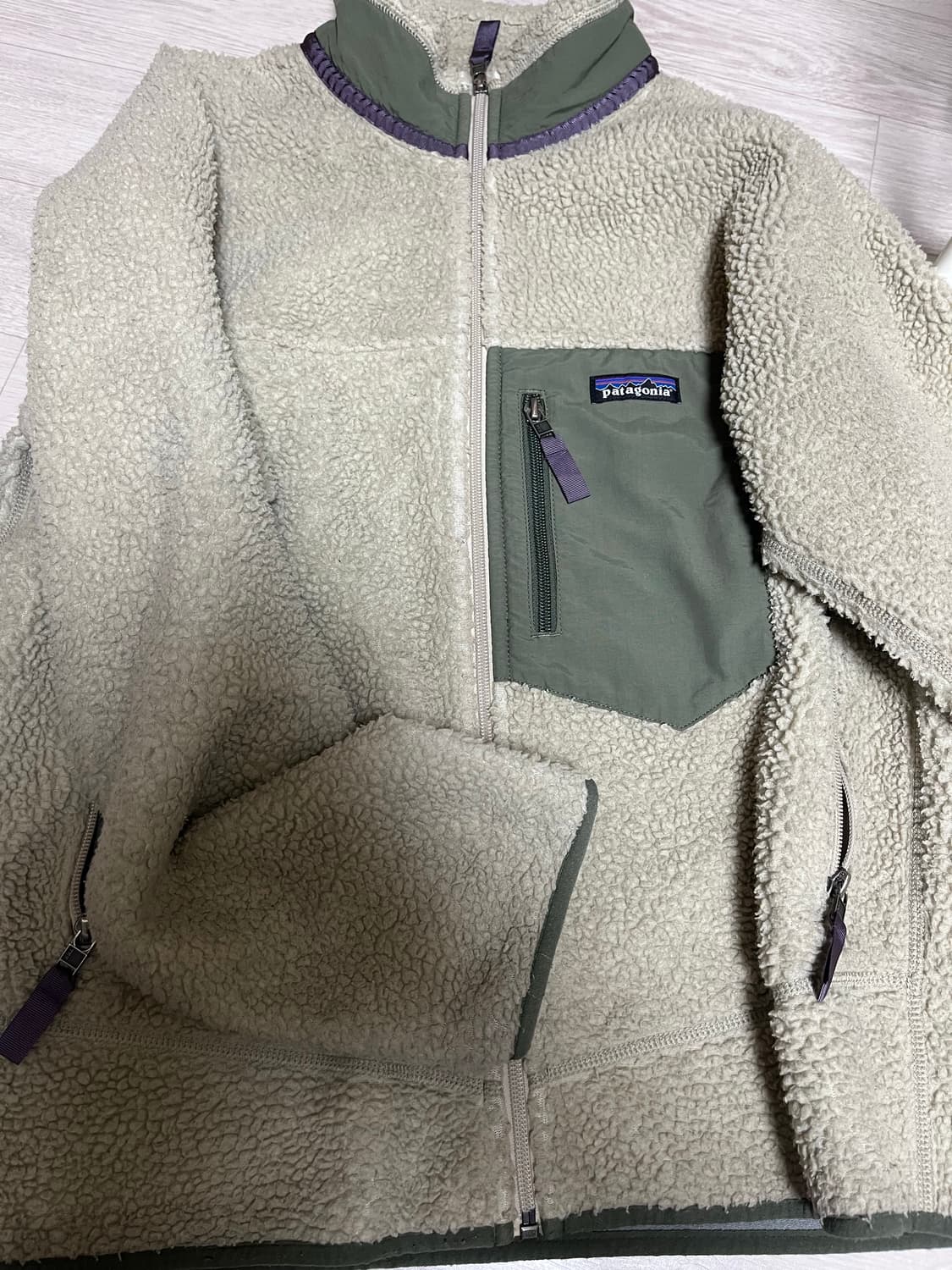 파타고니아 레트로 플리스 자켓 펠리컨 카키 상품이미지1