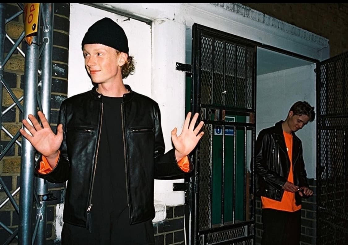 비바스튜디오 X 예거마이스터 카페레이서 레더자켓 상품이미지1