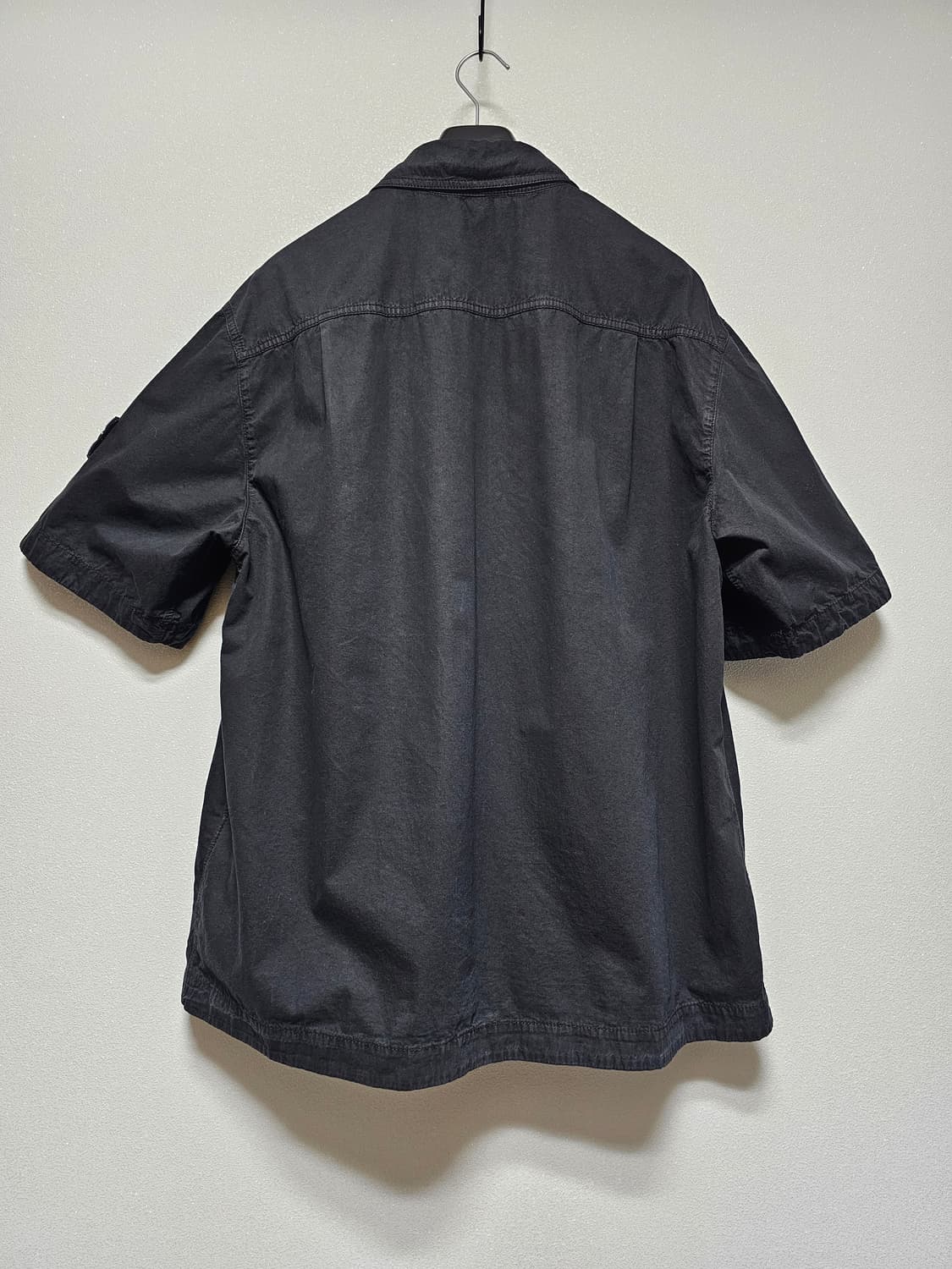 스톤아일랜드 와펜 반팔 셔츠 25SS 상품이미지2