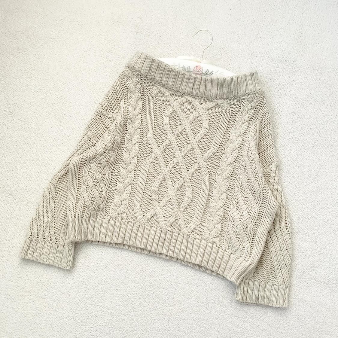 오트라떼 여리핏 오프숄더 니트 상품이미지1