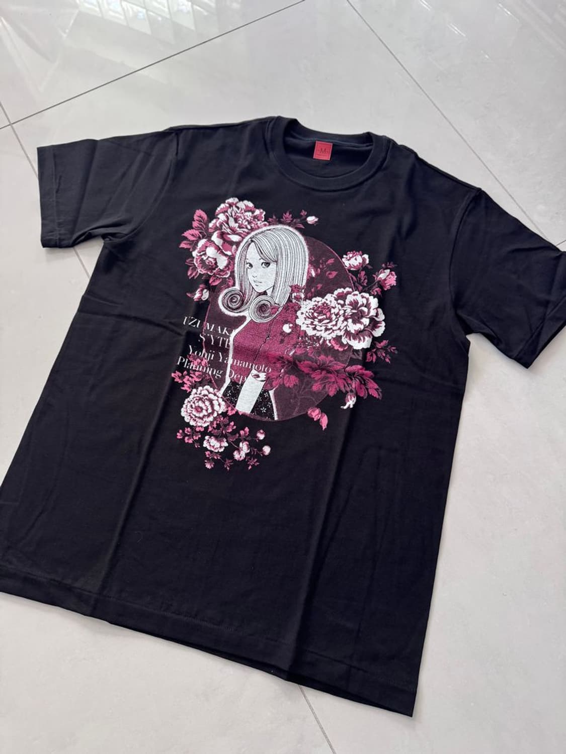 FLOWER AND KIRIE TEE 꽃과 키리에 그래픽 티셔츠 상품이미지1