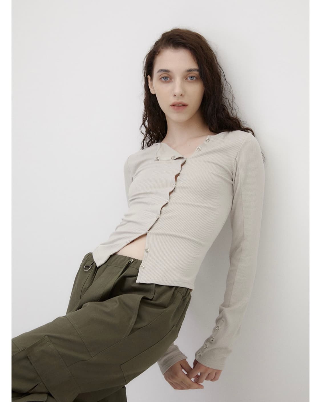 오이소엘 Diagonal boat neck top (Taupe) 상품이미지9