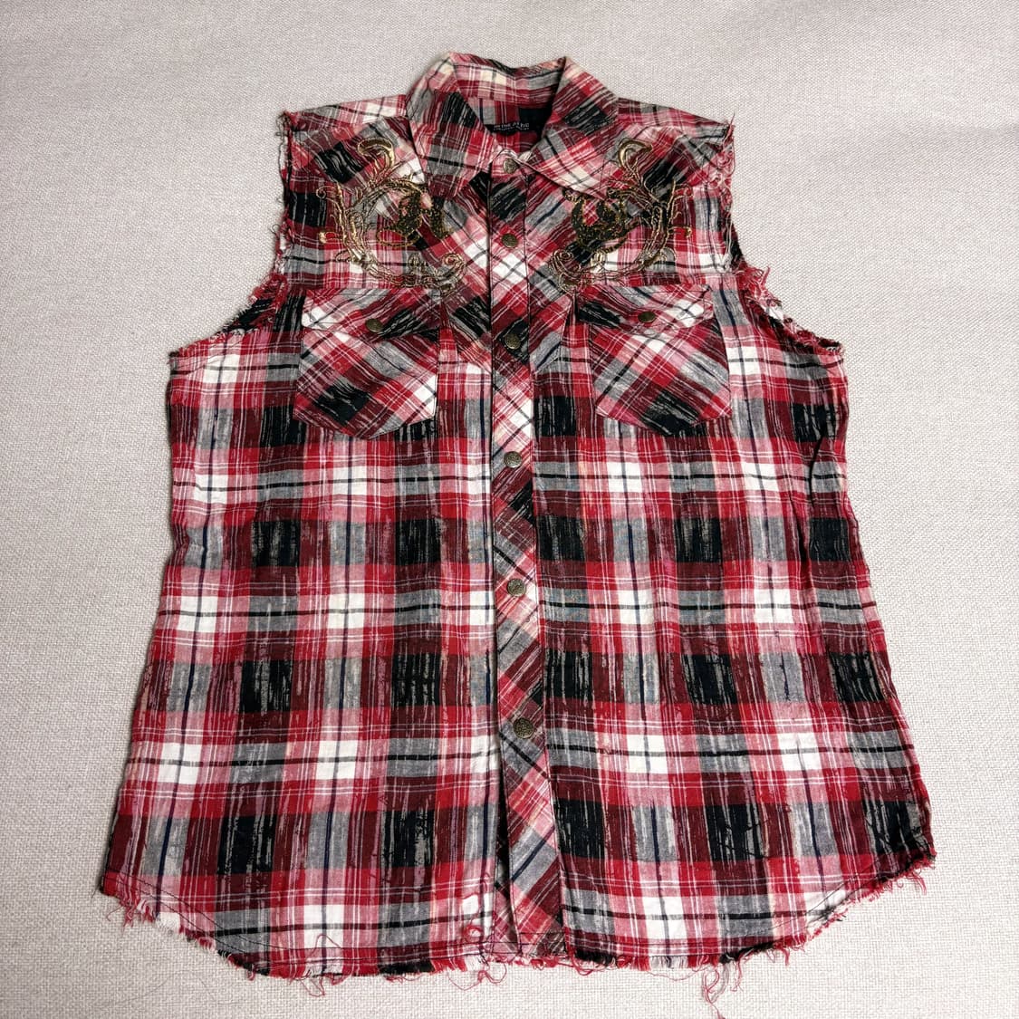 (이체시에눌) 일본 고스 펑크 고딕 레드 체크 금색 레터링 베스트 셔츠 상품이미지1