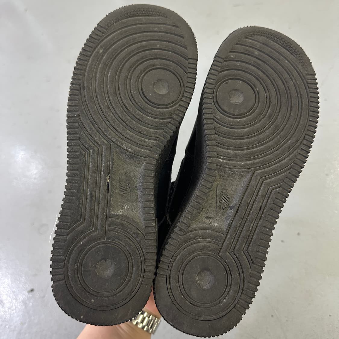 245 나이키 에어포스 로우 트리플 블랙 0420D 상품이미지8