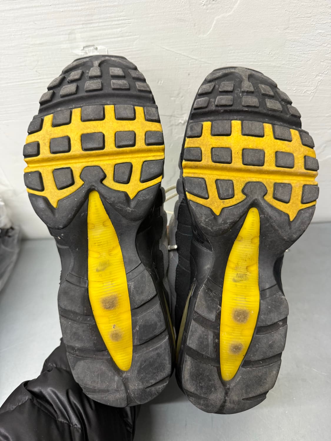 NIKE AIR MAX 95 TOUR YELLOW 상품이미지5