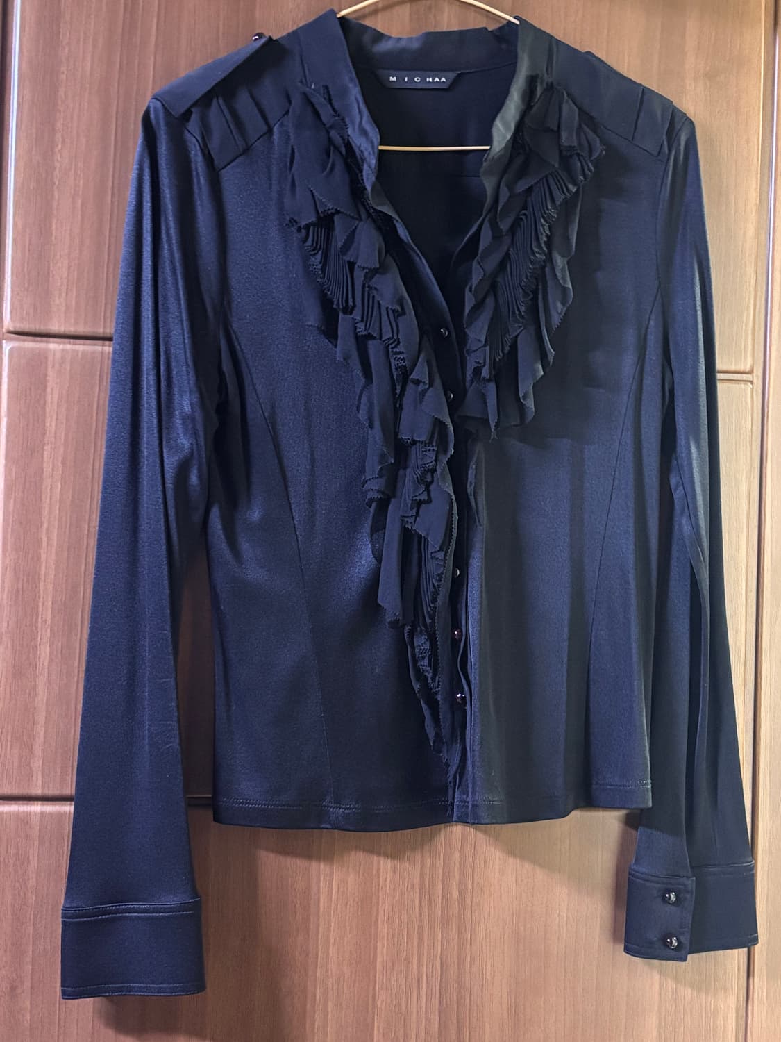 미샤 블랙 프릴 셔츠 상품이미지1