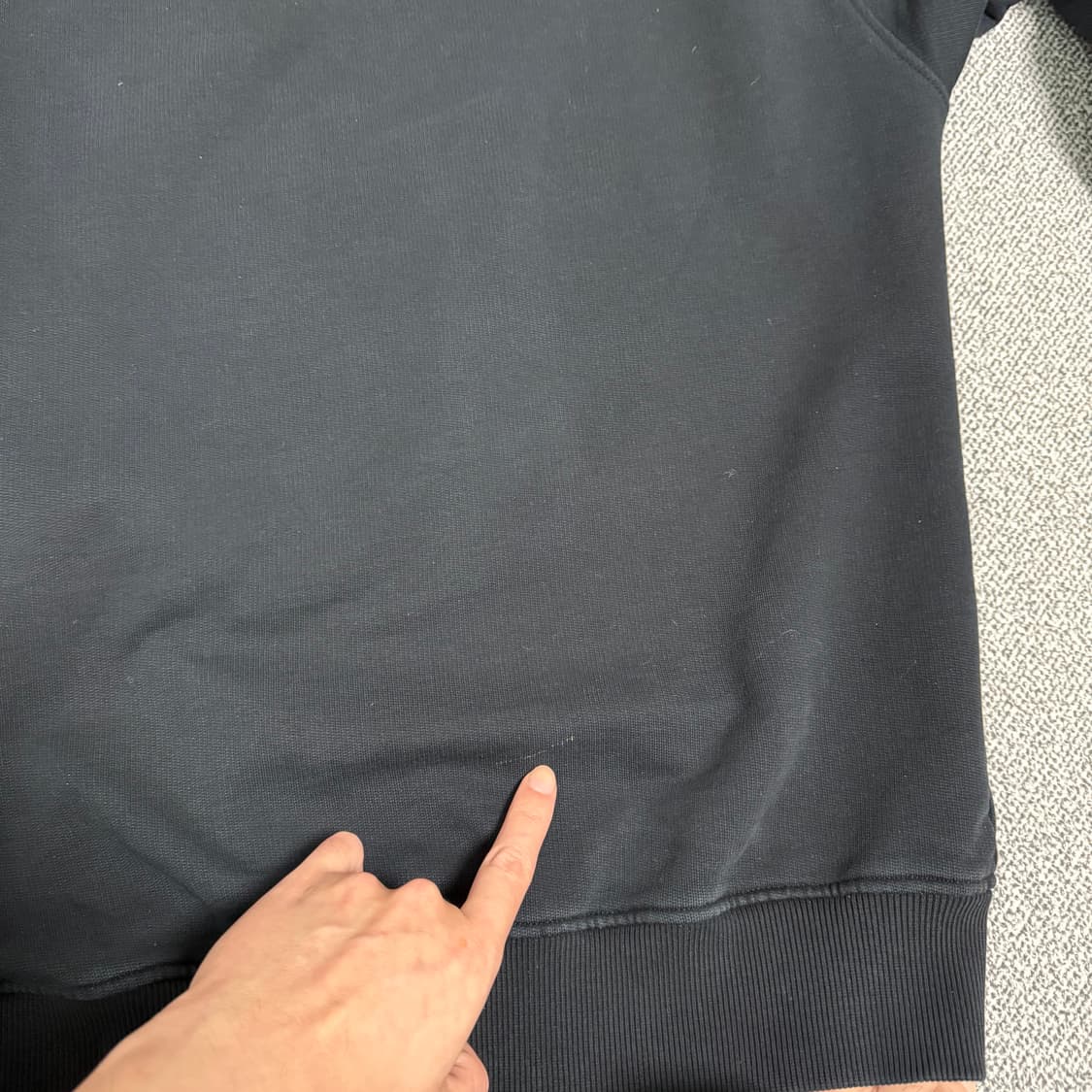 아미 스몰로고 맨투맨 블랙 XL 상품이미지10