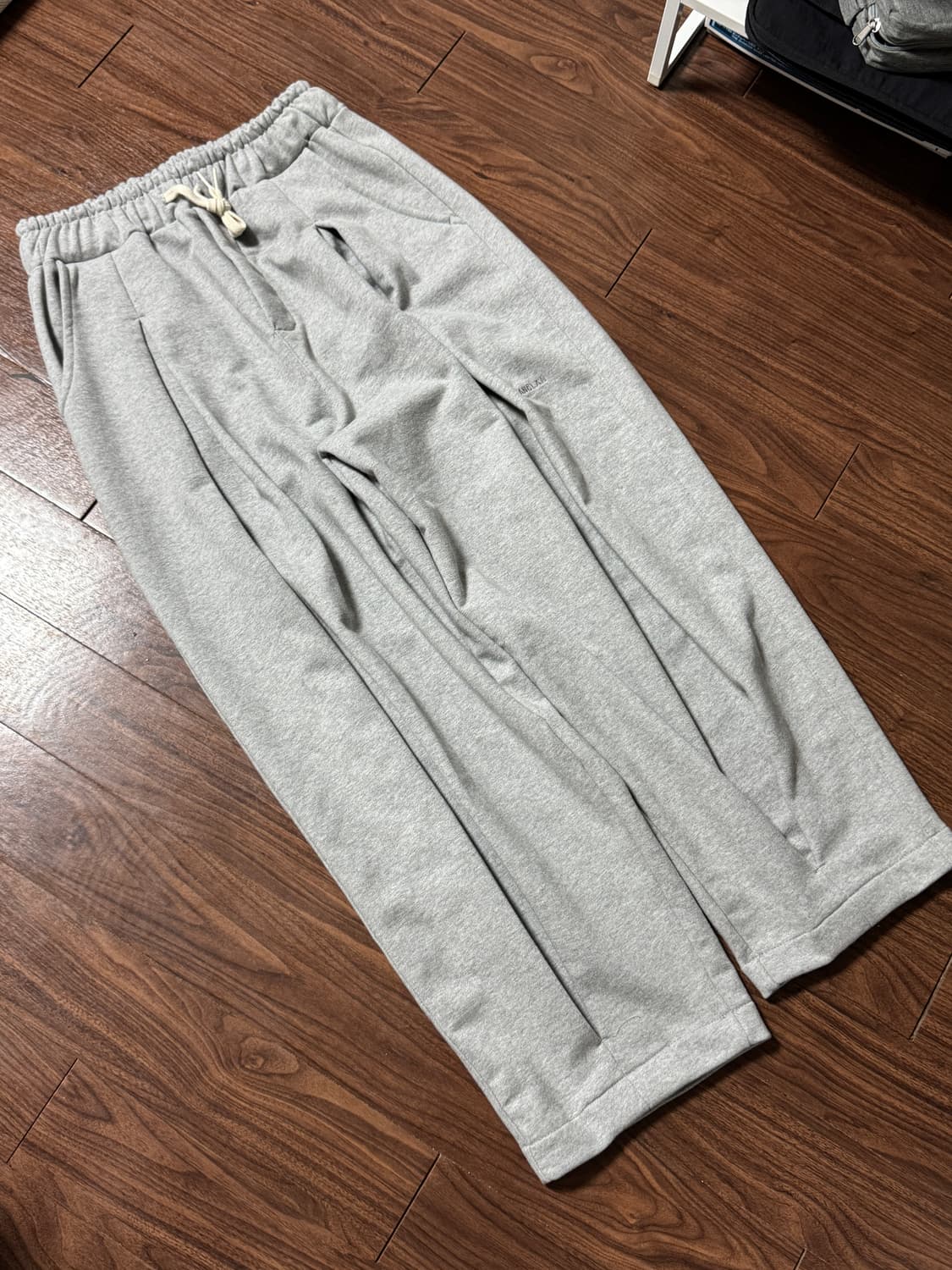 앵글런 Valley Tuck 벌룬 스웻팬츠 상품이미지2