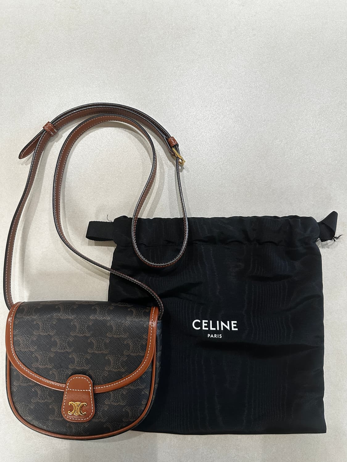 (정품) 셀린느 트리옹프 미니베사체 판매합니다 상품이미지1