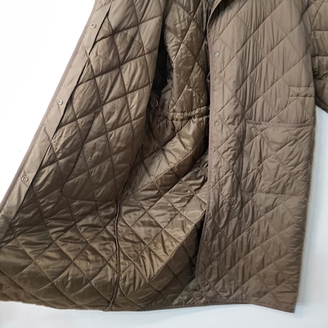 유니클로 C 퀼팅 패딩 롱 코트 모카 상품이미지3