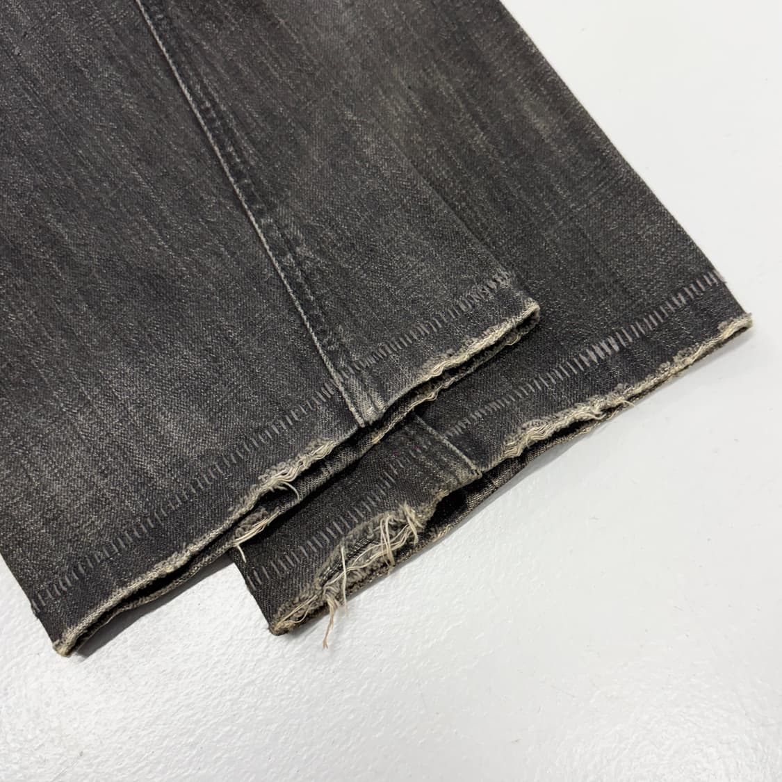 리바이스 00s 701 흑청 커브 라인 데님팬츠 상품이미지9