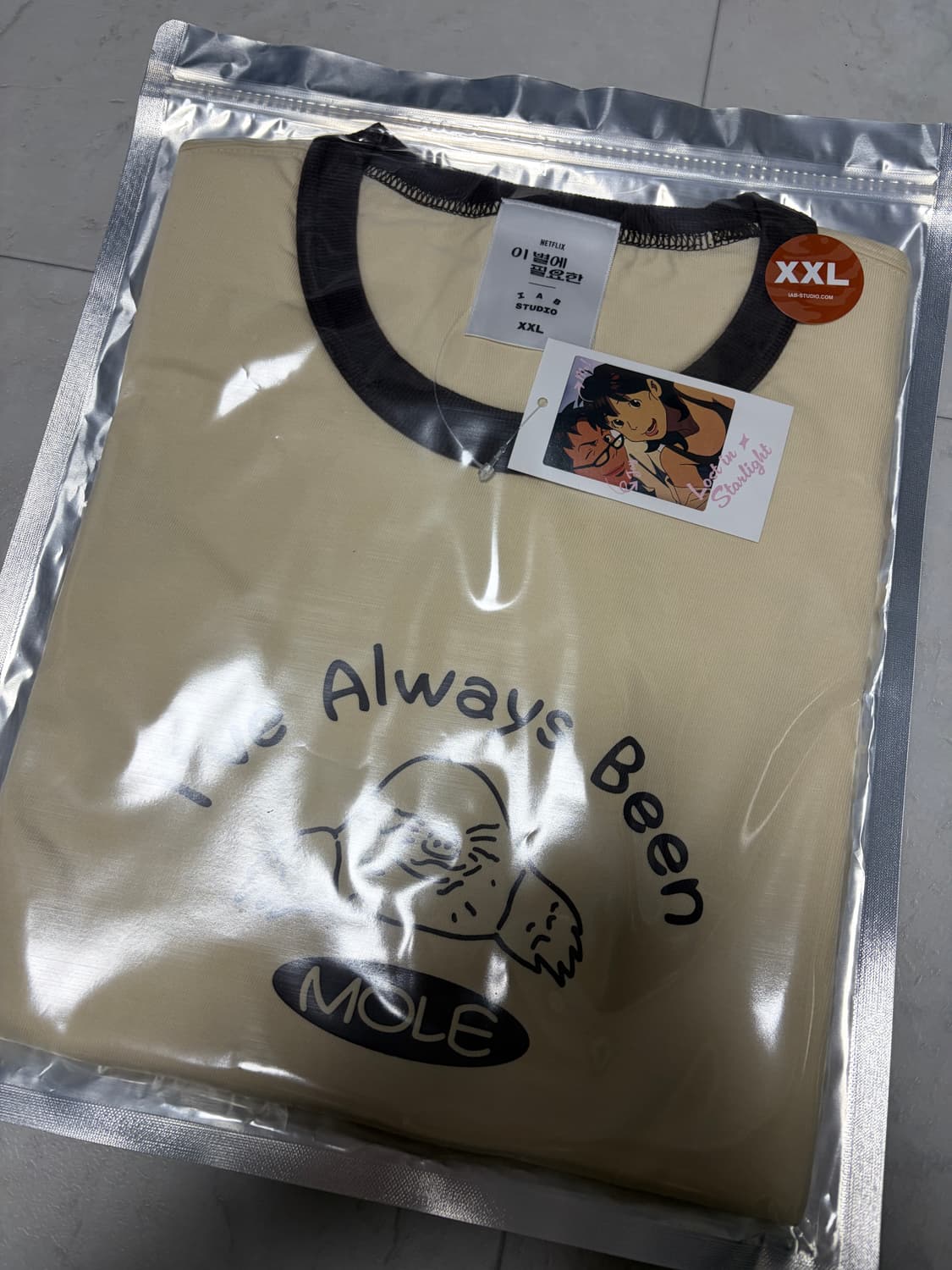 아이앱 스튜디오 x 이 별에 필요한 몰 링거 티셔츠 아이보리 브라운 상품이미지4