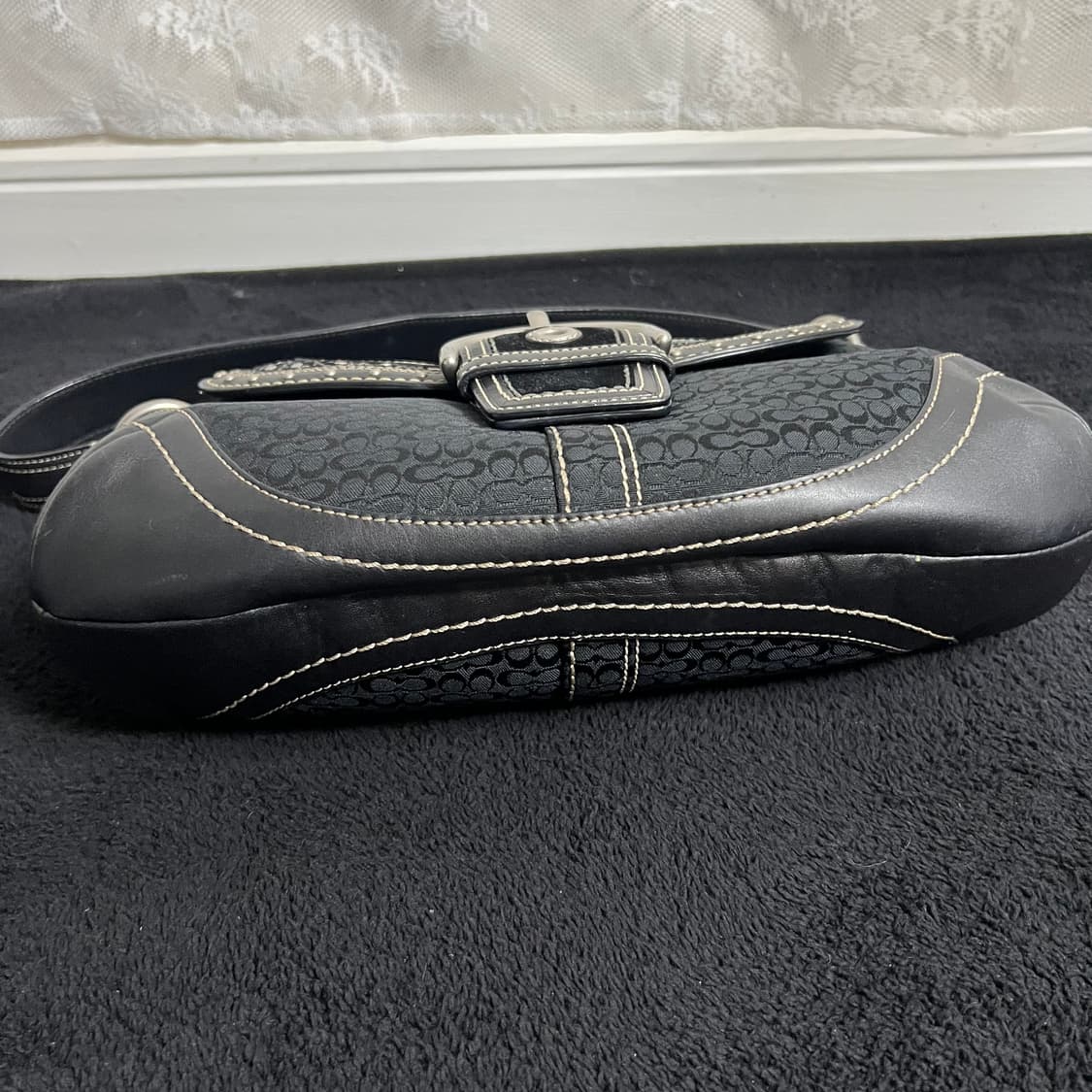 코치 Y2K 스터드 버클 숄더백 상품이미지6