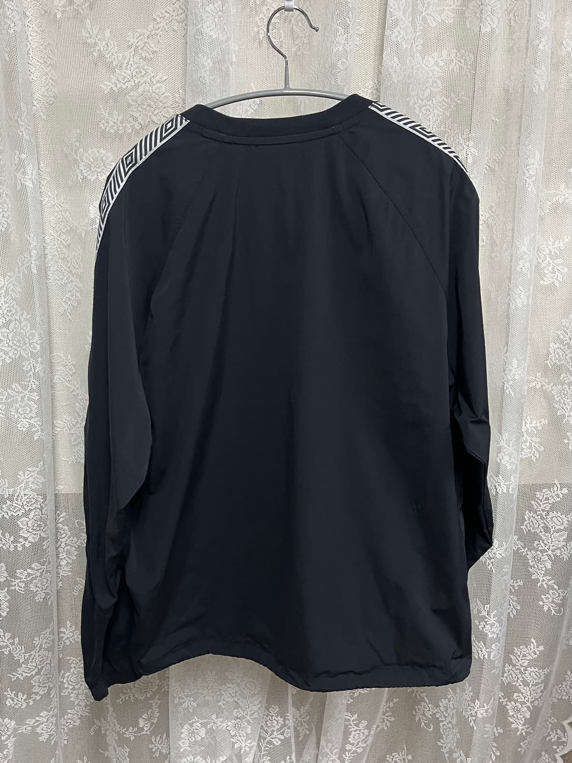 엄브로 바람막이 티셔츠 사이드 테잎 피스테 블랙 umbro 상품이미지2