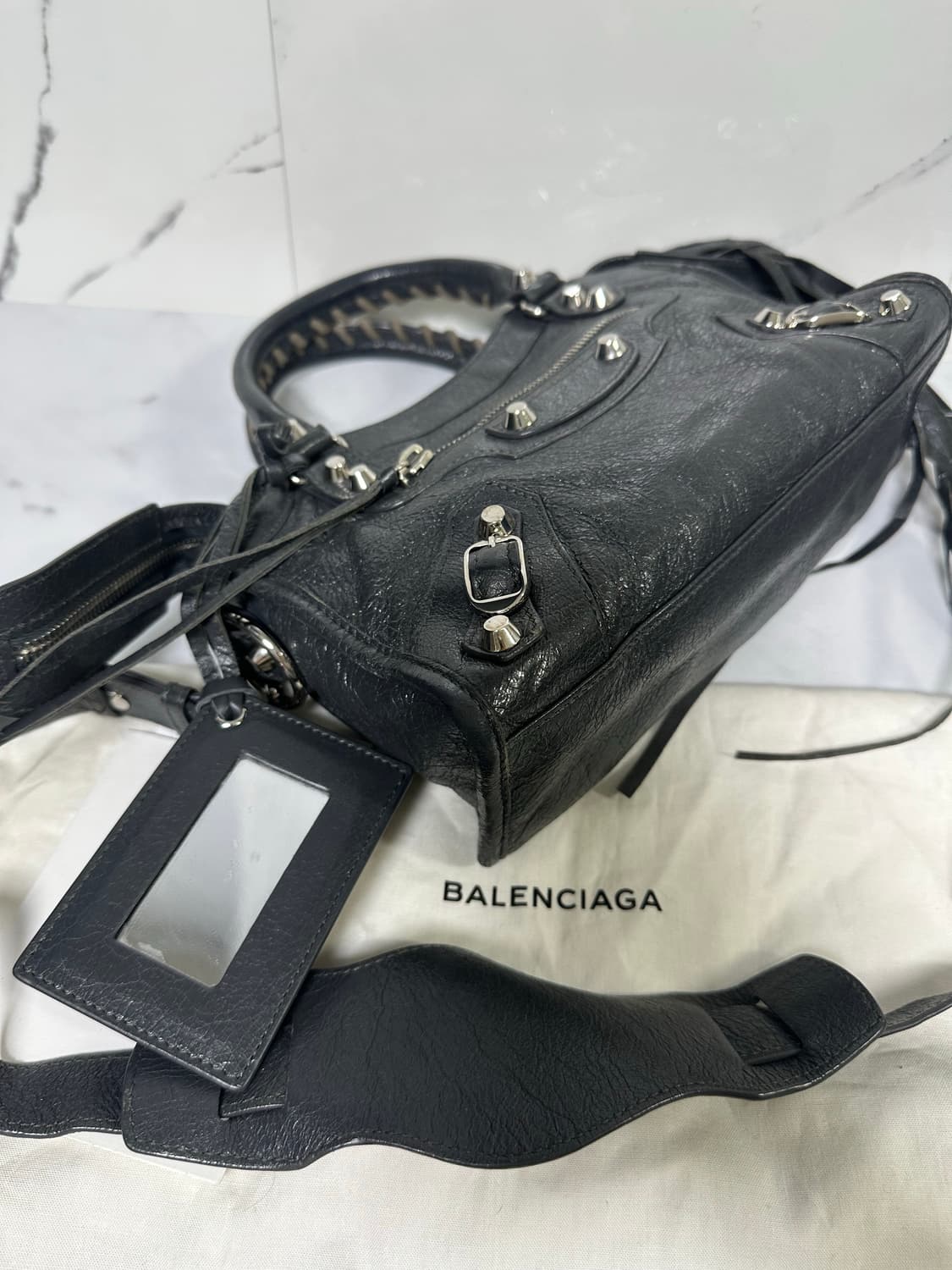 [A+ 정품] 발렌시아가 시티 모터백 미니 다크그레이 상품이미지4