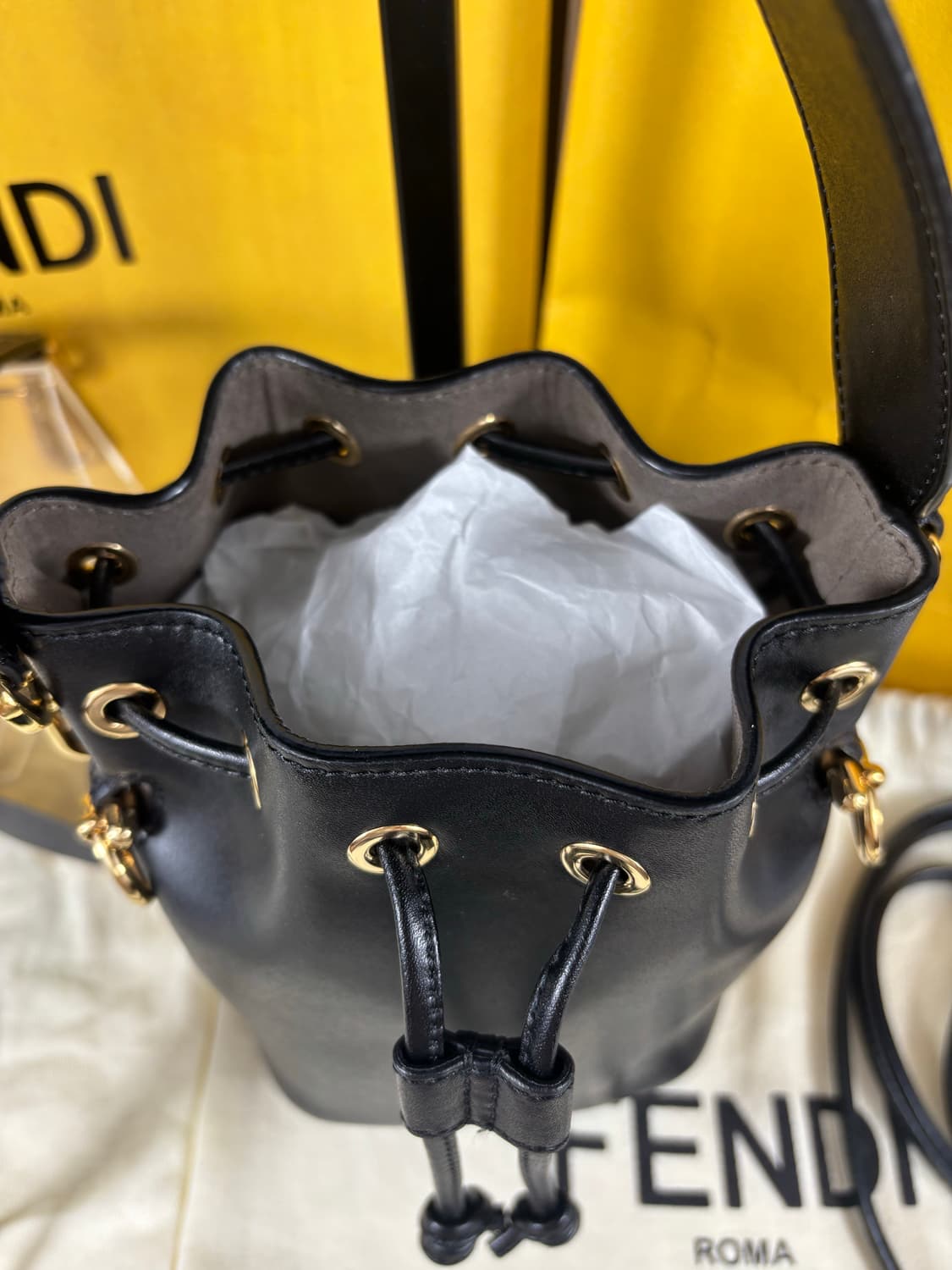 (새상품급/풀구성)펜디 몬트레조 버킷백+미니 스트랩유 상품이미지7