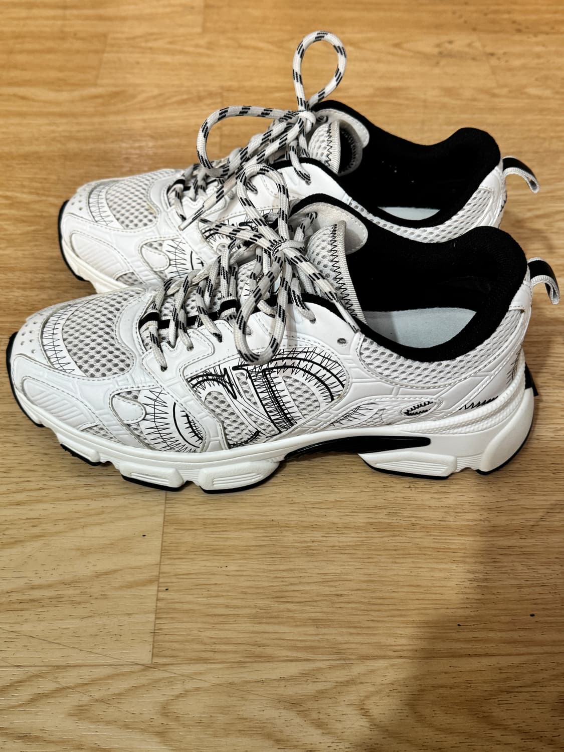 디올 크로노 스니커즈 화이트 DC 39 상품이미지3